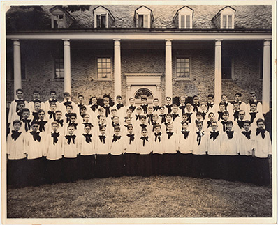 1954 Columbus Boychoir in vestments standing in front of Albemarle 